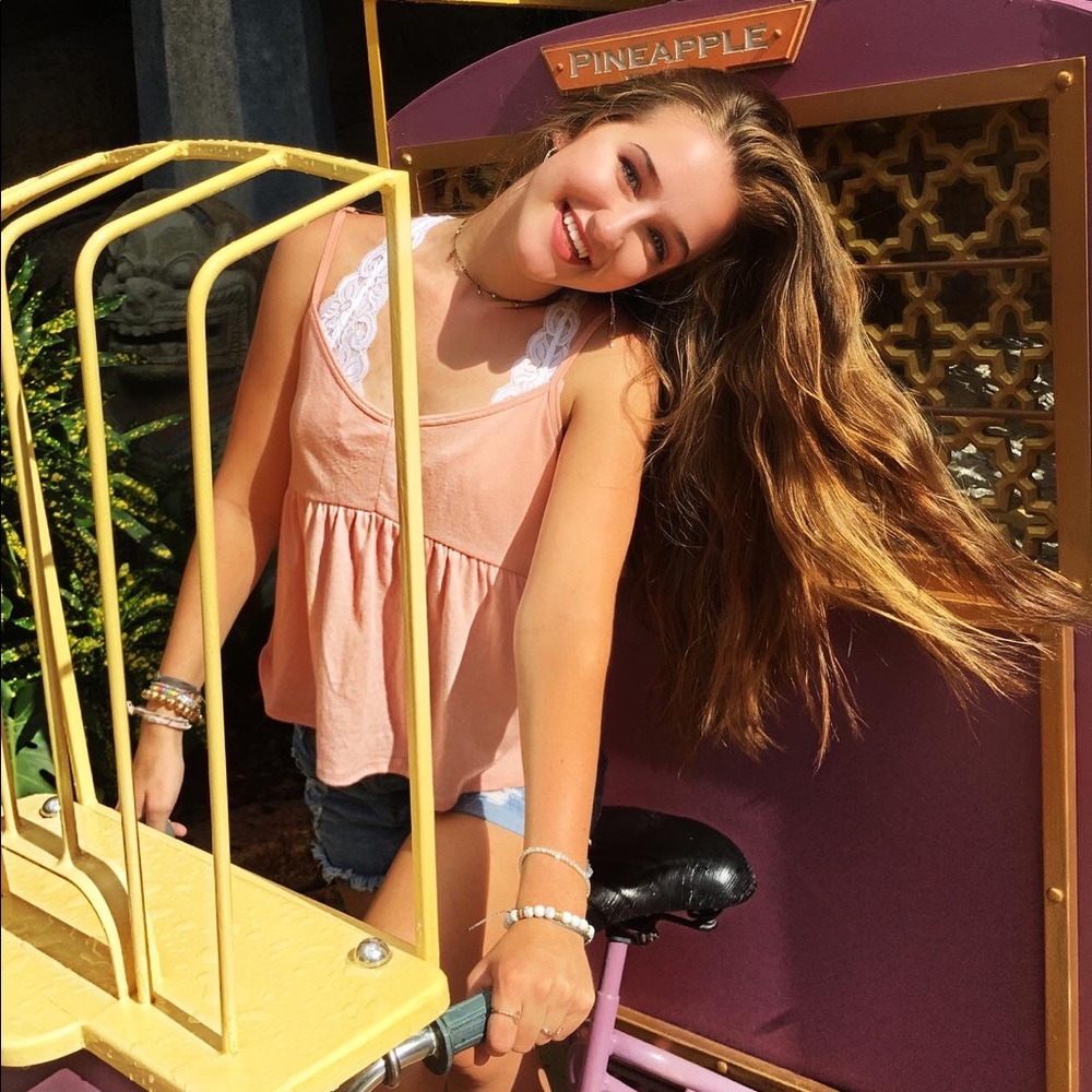 Meet your Posher, Lauren